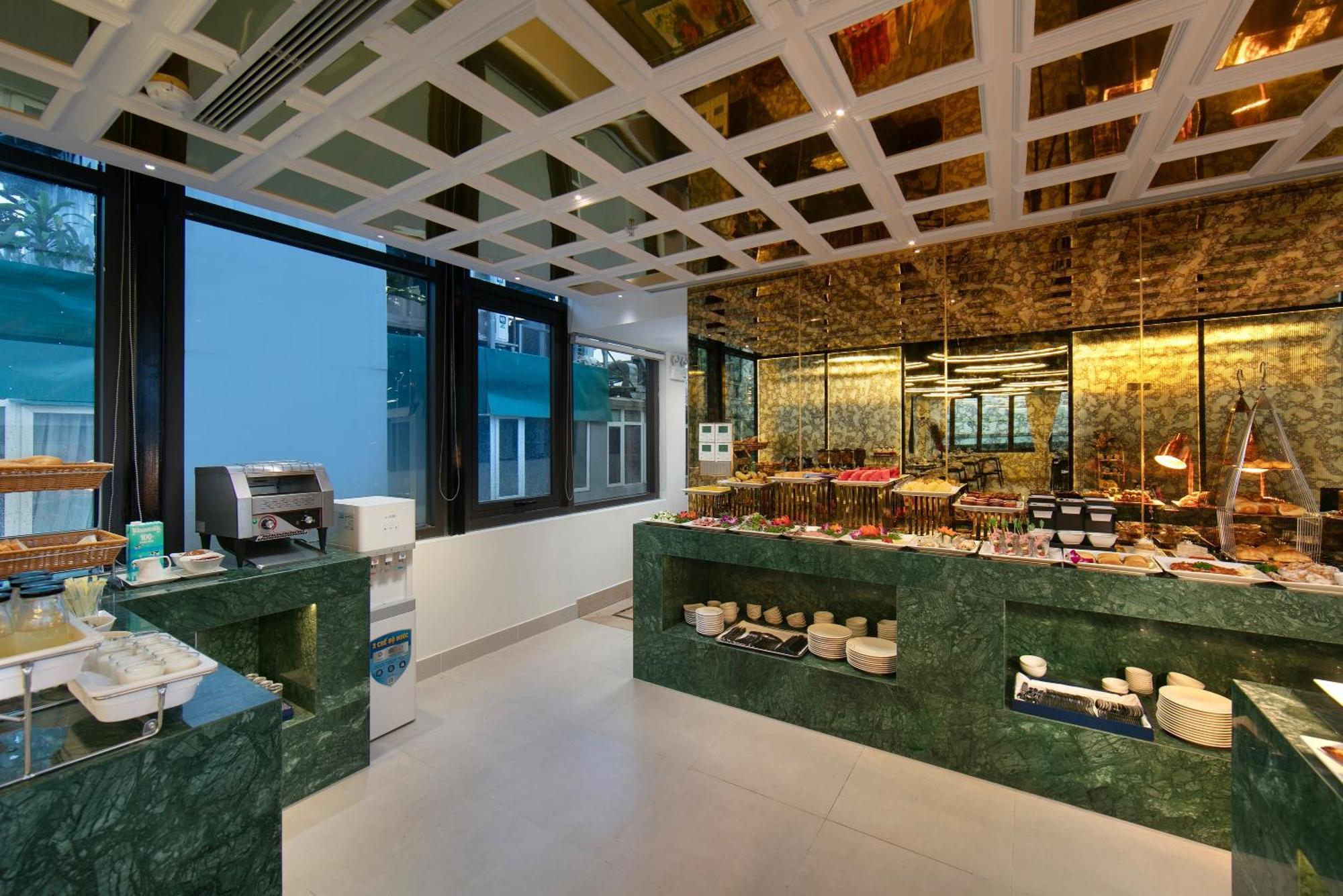 Le Premier Hotel & Rooftop Bar Hanoi Buitenkant foto