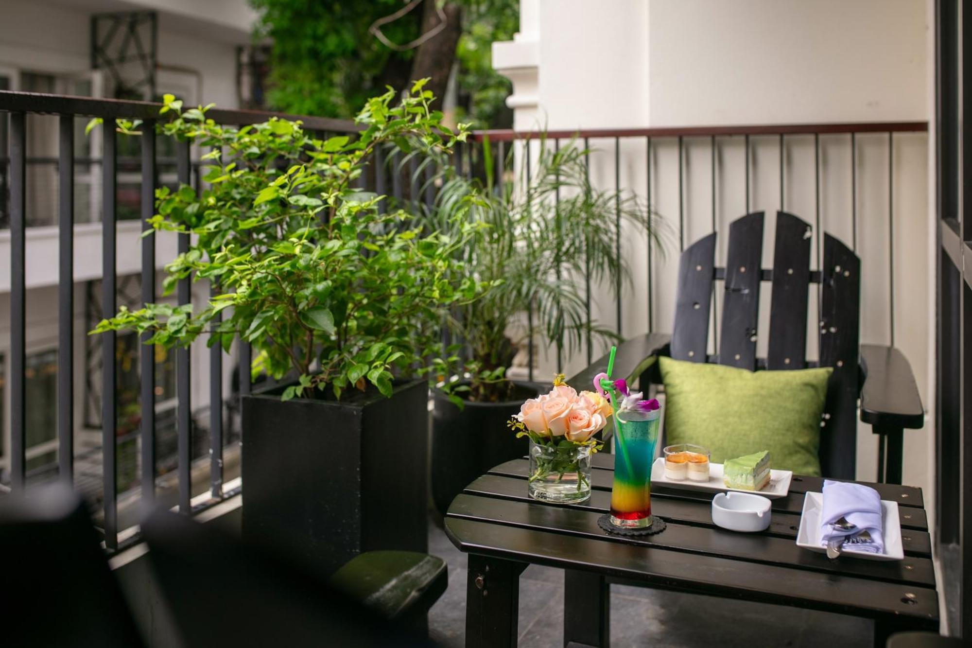 Le Premier Hotel & Rooftop Bar Hanoi Buitenkant foto