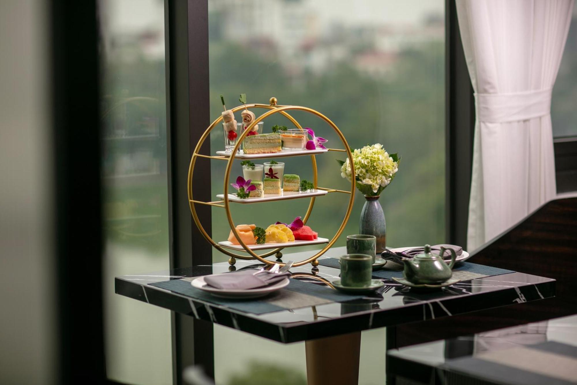 Le Premier Hotel & Rooftop Bar Hanoi Buitenkant foto