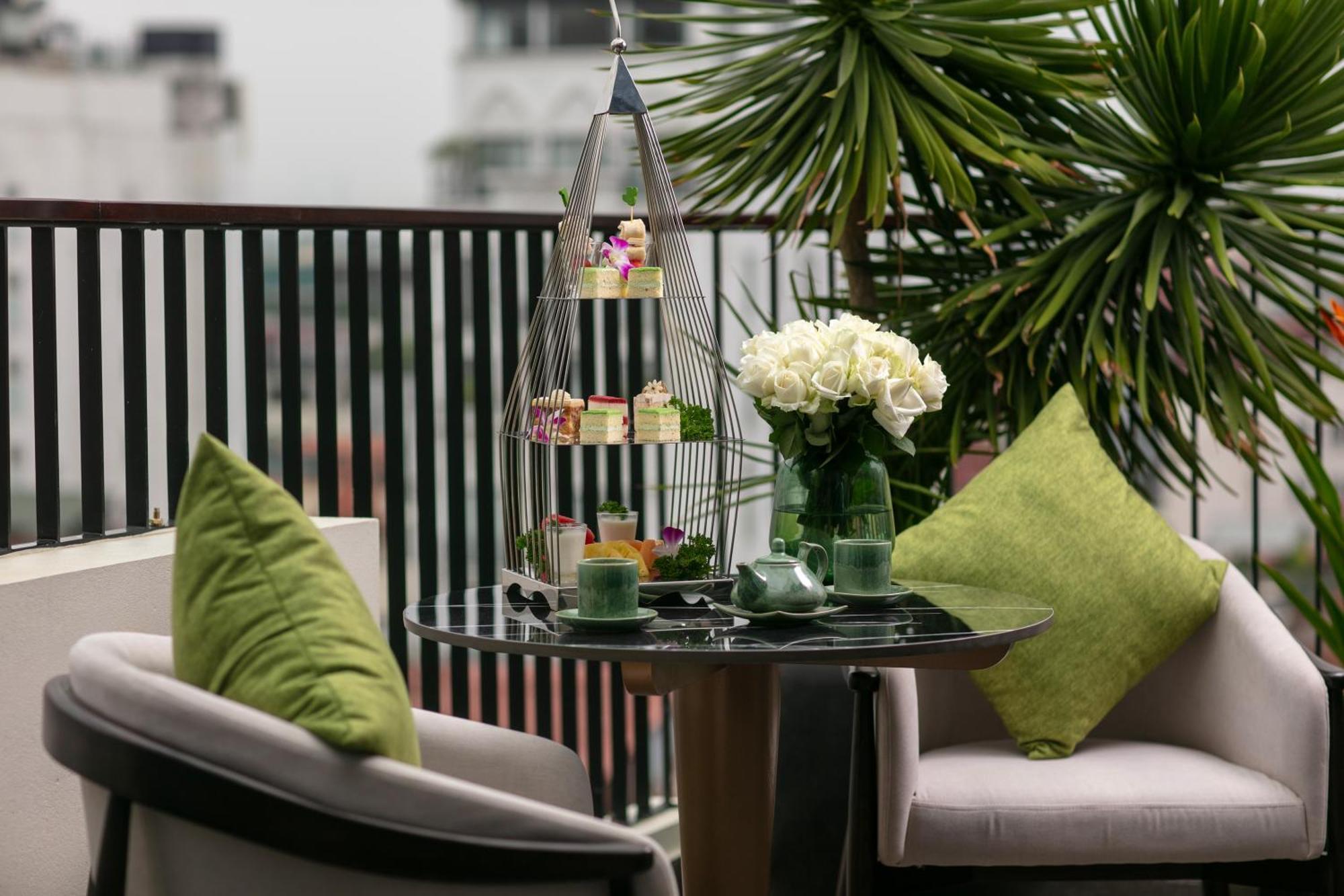 Le Premier Hotel & Rooftop Bar Hanoi Buitenkant foto