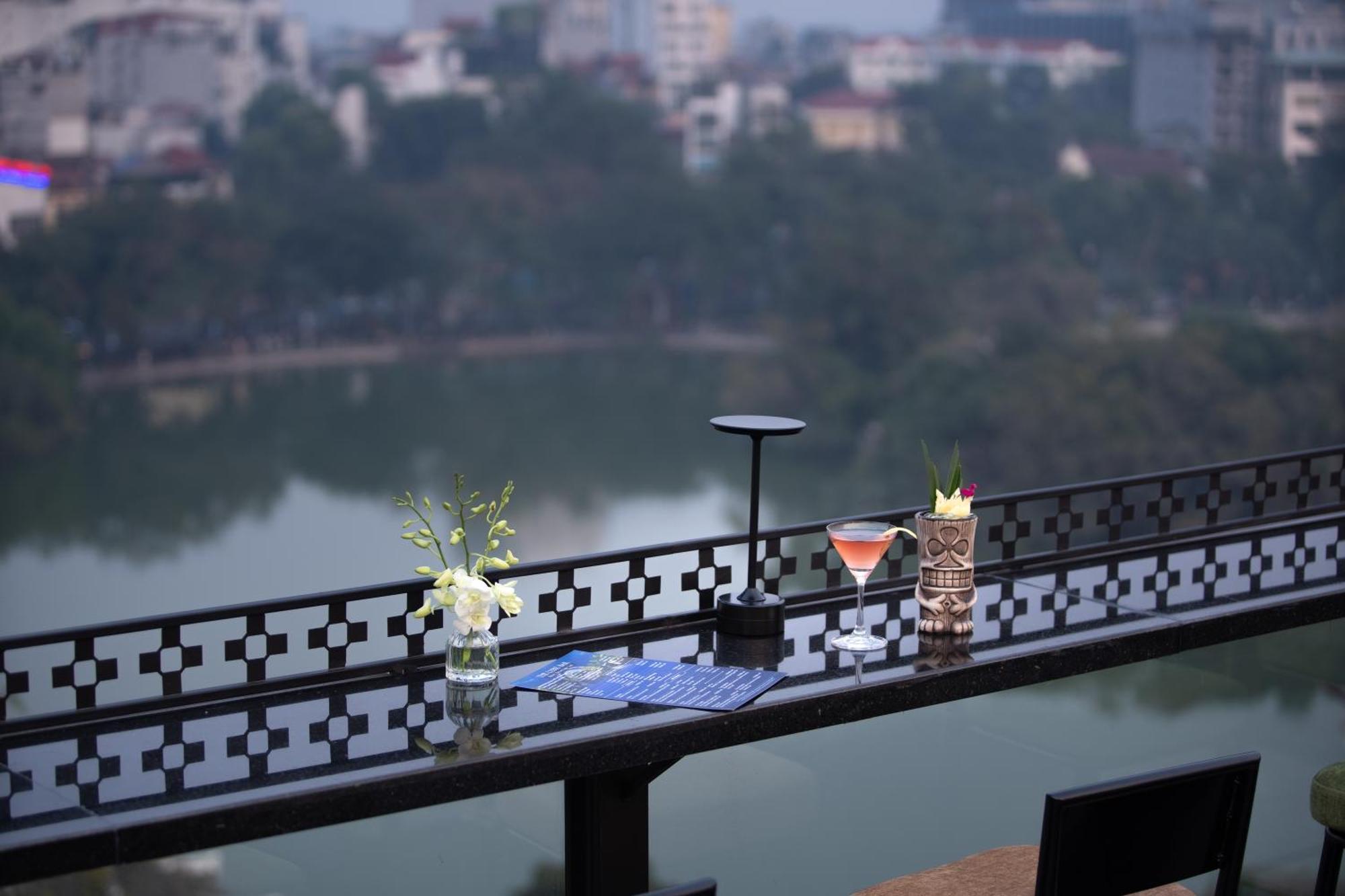 Le Premier Hotel & Rooftop Bar Hanoi Buitenkant foto