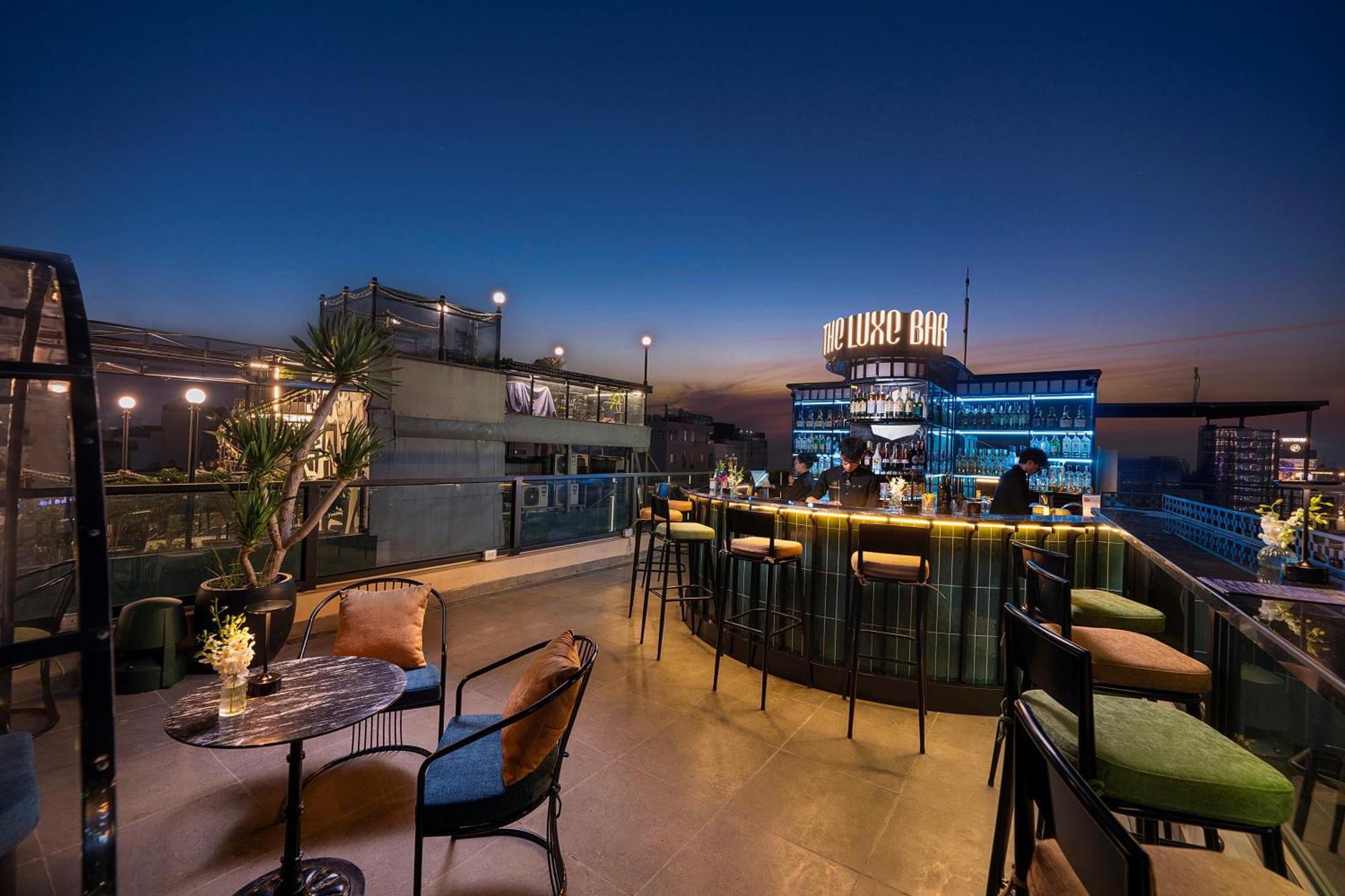 Le Premier Hotel & Rooftop Bar Hanoi Buitenkant foto
