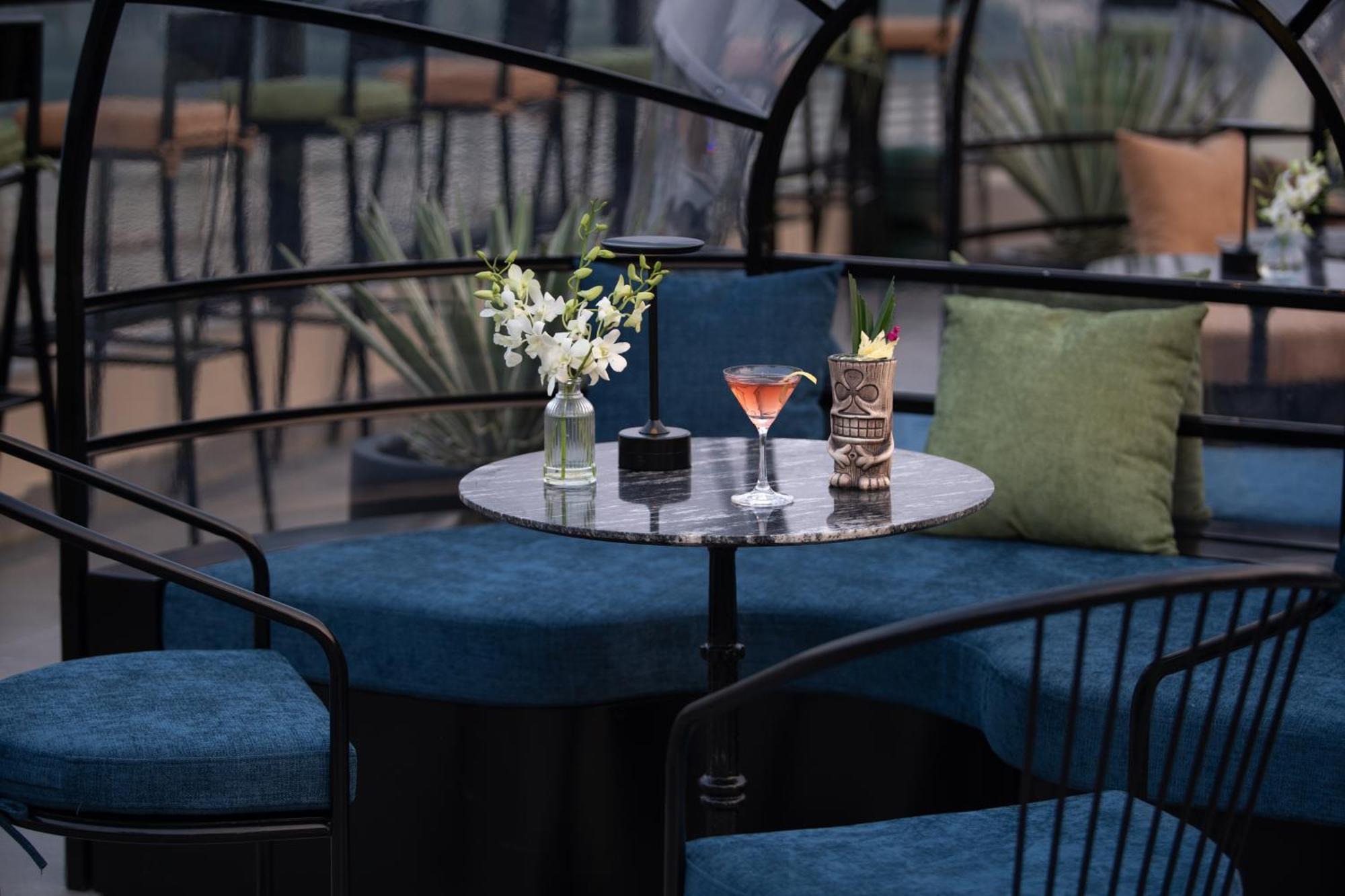 Le Premier Hotel & Rooftop Bar Hanoi Buitenkant foto